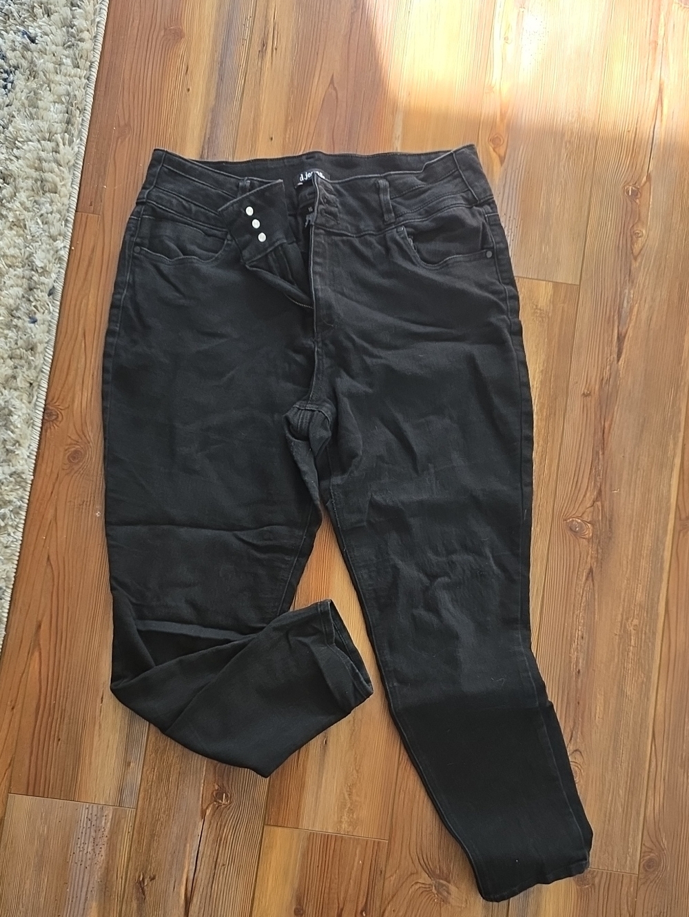 d. jeans Black Cropped Ankle Pants